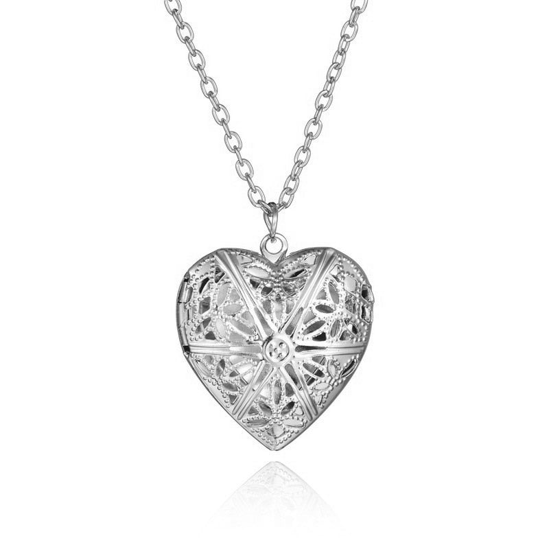 Sweet Peach Heart Love Chain Necklace for Woman Hollow Engraved Opening and Closing Heart Shaped Photo Box Pendant Collar silver