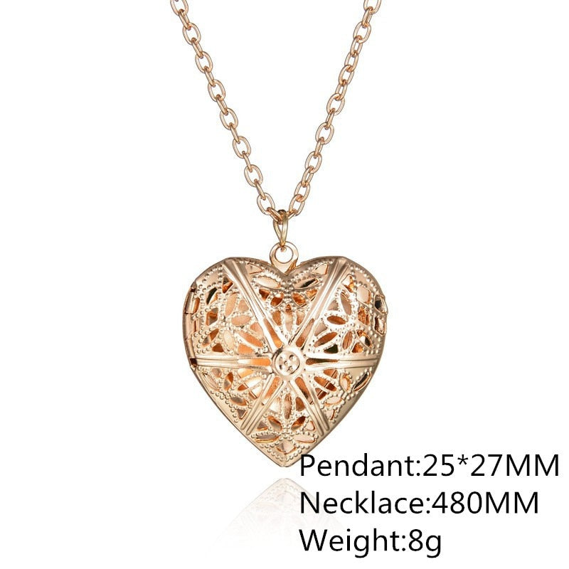 Sweet Peach Heart Love Chain Necklace for Woman Hollow Engraved Opening and Closing Heart Shaped Photo Box Pendant Collar